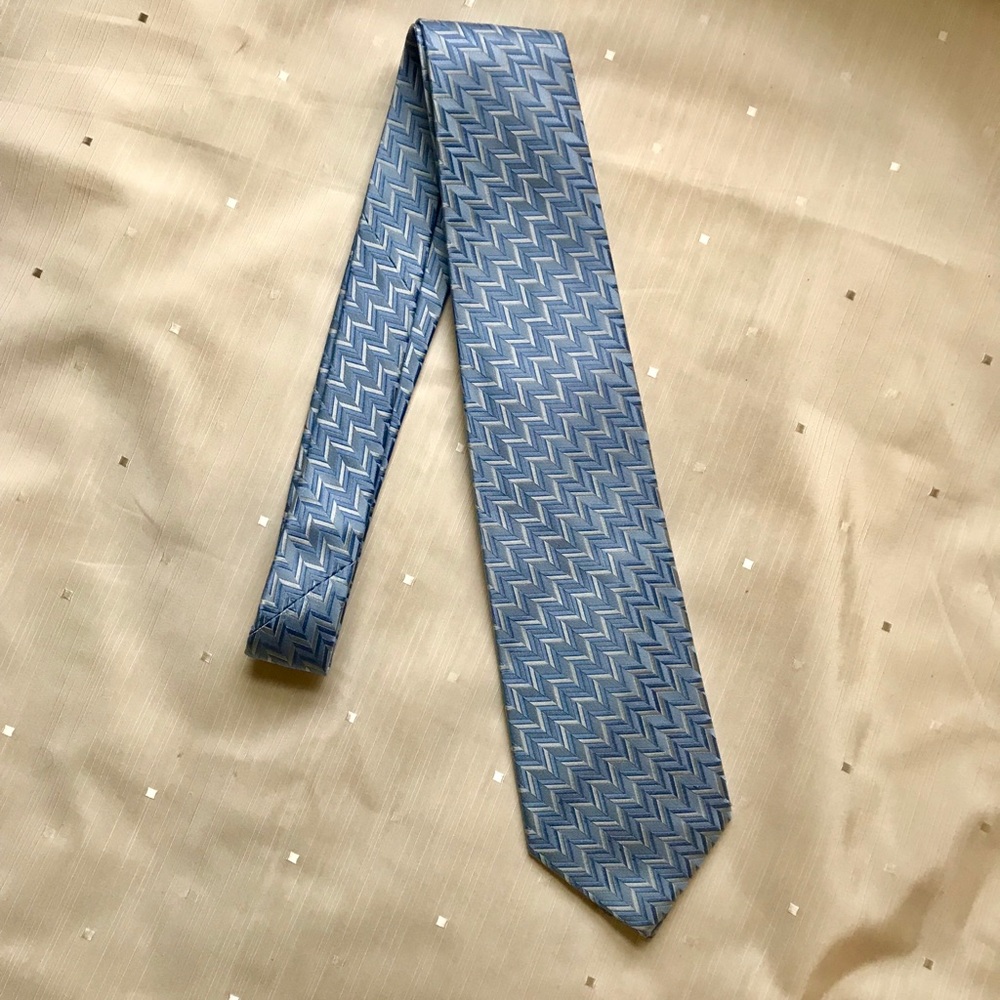 NWOT Club Room Silk Tie. Blue/Silver